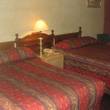 Town And Country Motor Hotel Калґарі Екстер'єр фото