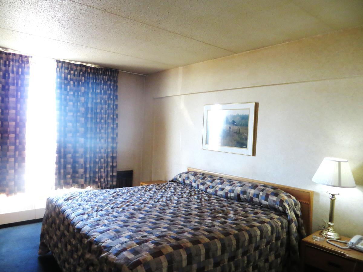 Town And Country Motor Hotel Калґарі Екстер'єр фото